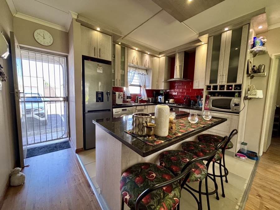 3 Bedroom Property for Sale in Vredekloof Heights Western Cape